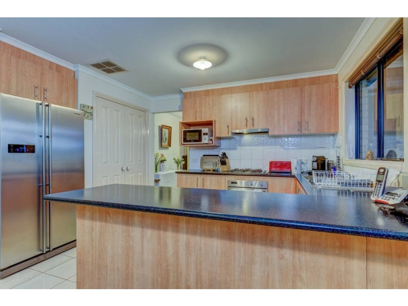 16 Sunderland Way, Melton West VIC 3337