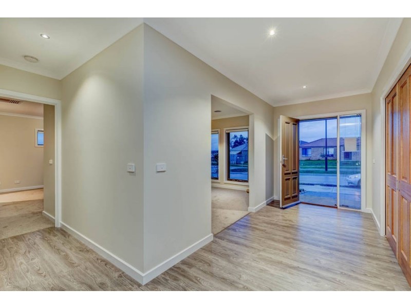 62 Arnolds Creek Boulevard, Melton West VIC 3337