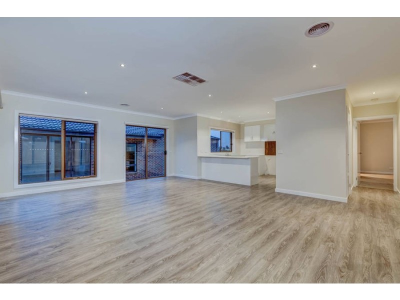 62 Arnolds Creek Boulevard, Melton West VIC 3337