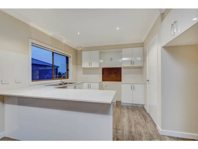 62 Arnolds Creek Boulevard, Melton West VIC 3337