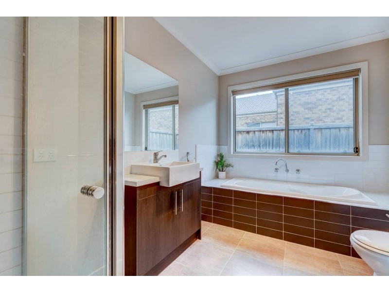 49 Gallery Avenue, Melton West VIC 3337