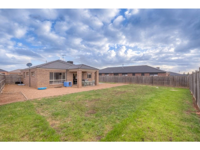 49 Gallery Avenue, Melton West VIC 3337
