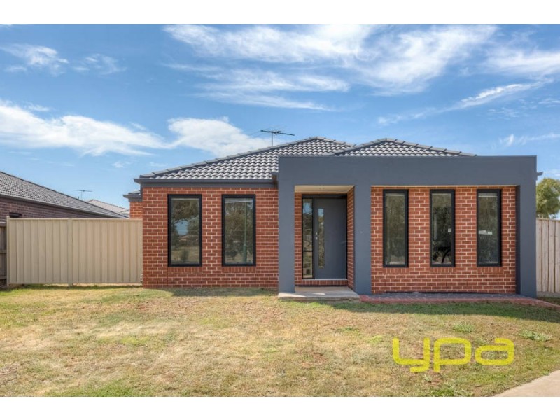 18 Arnolds Creek Boulevard, Melton West VIC 3337