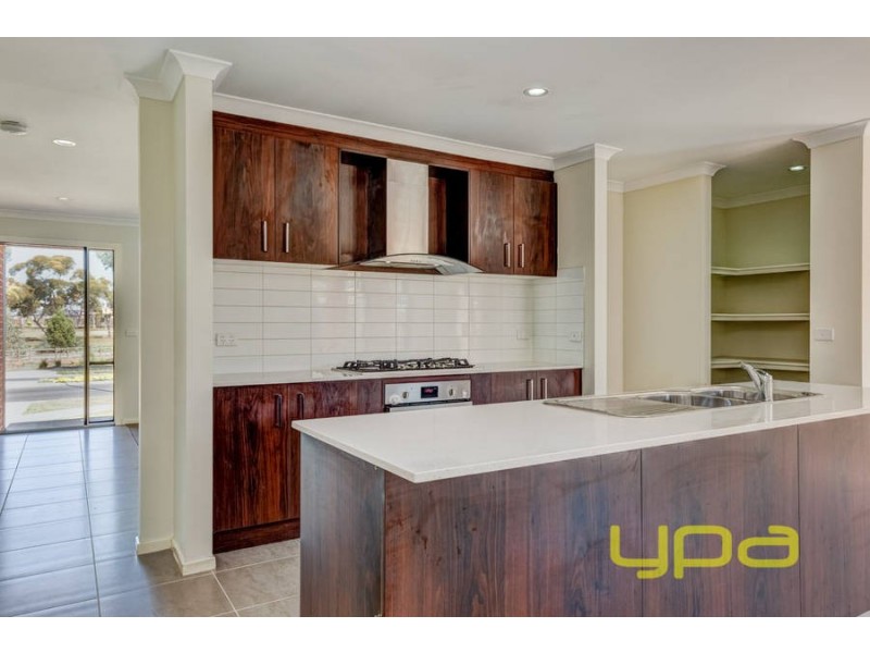 18 Arnolds Creek Boulevard, Melton West VIC 3337