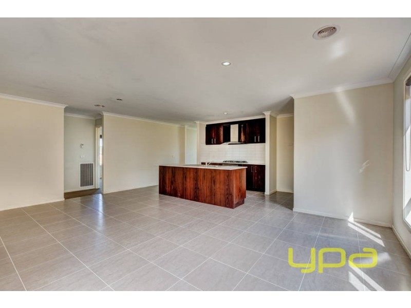 18 Arnolds Creek Boulevard, Melton West VIC 3337