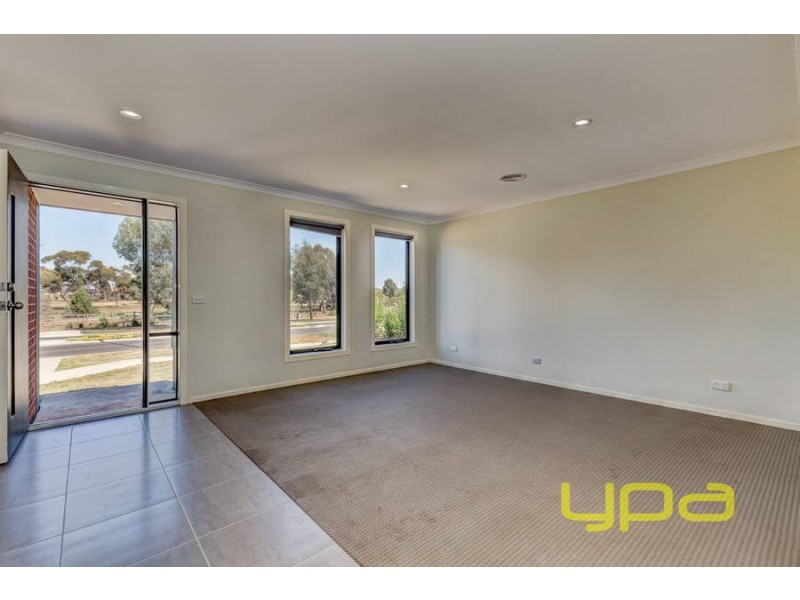 18 Arnolds Creek Boulevard, Melton West VIC 3337