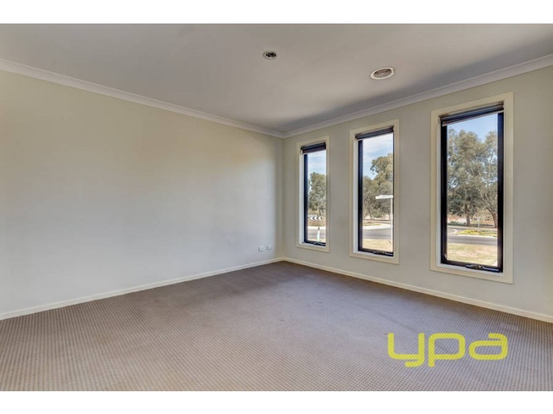 18 Arnolds Creek Boulevard, Melton West VIC 3337