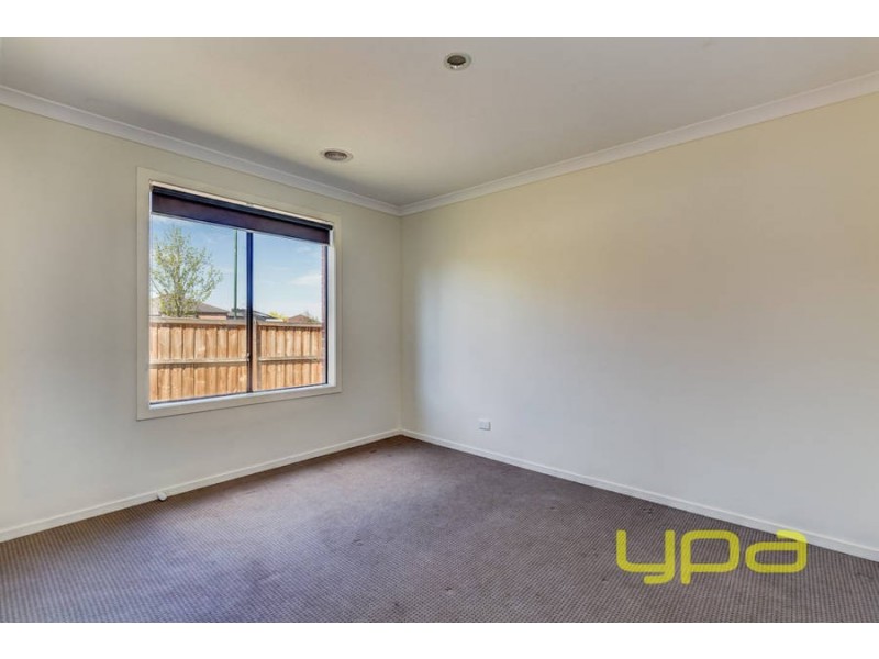 18 Arnolds Creek Boulevard, Melton West VIC 3337