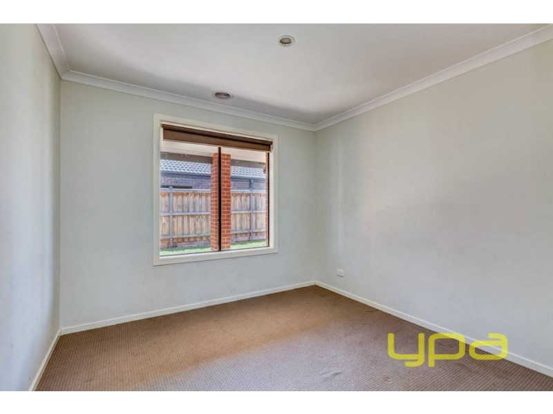 18 Arnolds Creek Boulevard, Melton West VIC 3337