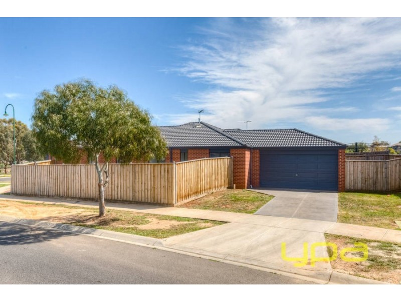 18 Arnolds Creek Boulevard, Melton West VIC 3337