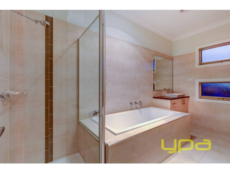 40 Gallery Avenue, Melton West VIC 3337