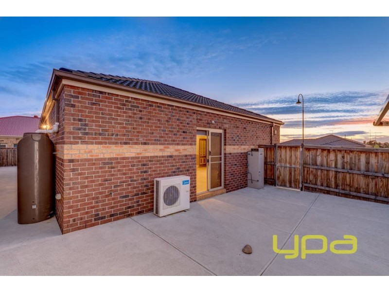 40 Gallery Avenue, Melton West VIC 3337