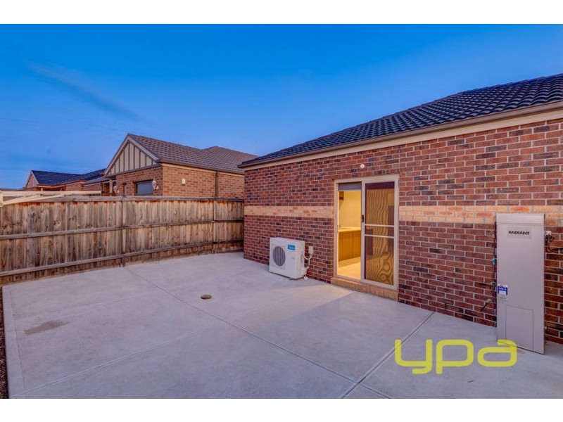 40 Gallery Avenue, Melton West VIC 3337