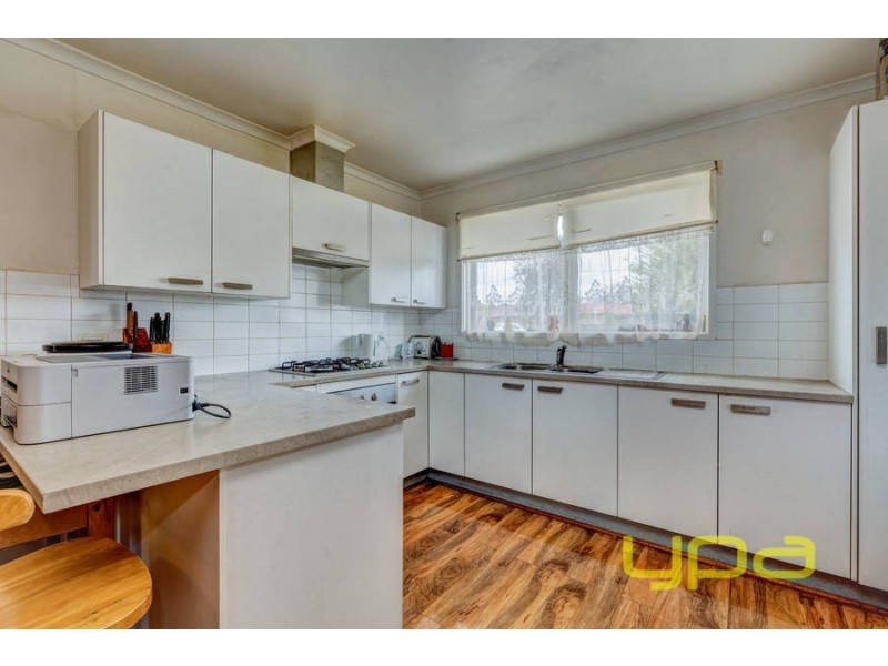 1/27 Rees Road, Melton South VIC 3338