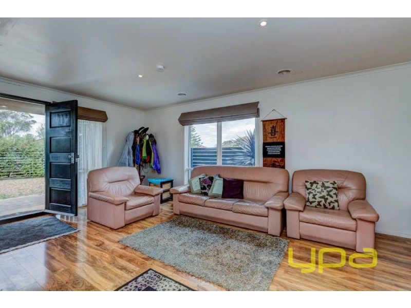 1/27 Rees Road, Melton South VIC 3338