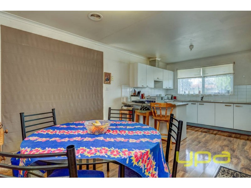 1/27 Rees Road, Melton South VIC 3338