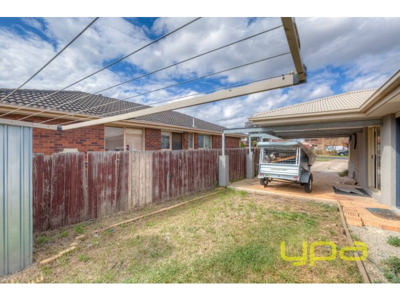 1/27 Rees Road, Melton South VIC 3338