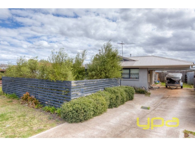 1/27 Rees Road, Melton South VIC 3338