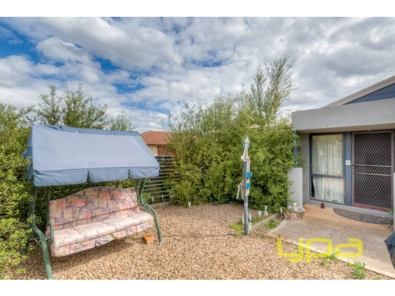 1/27 Rees Road, Melton South VIC 3338
