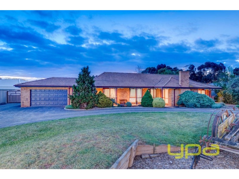 18 Springbank Way, Brookfield VIC 3338