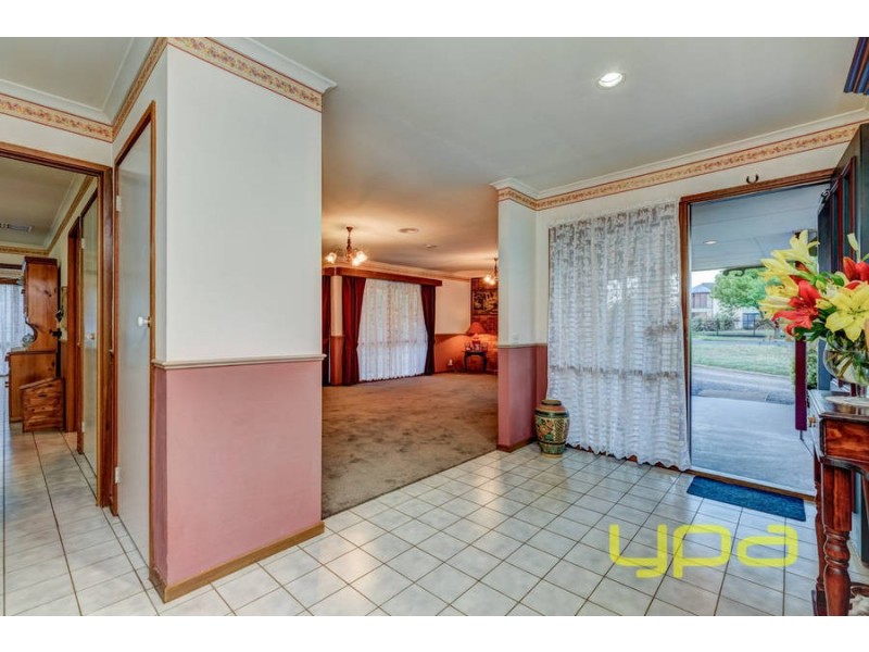 18 Springbank Way, Brookfield VIC 3338