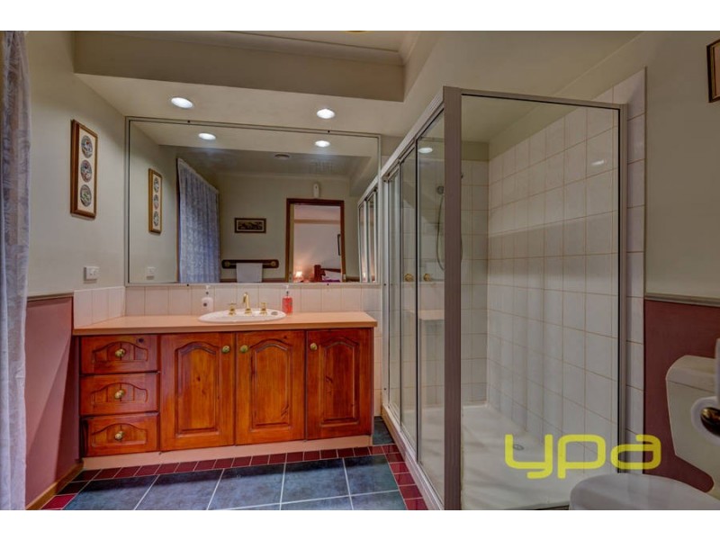 18 Springbank Way, Brookfield VIC 3338