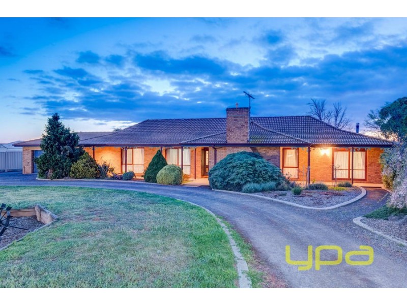 18 Springbank Way, Brookfield VIC 3338