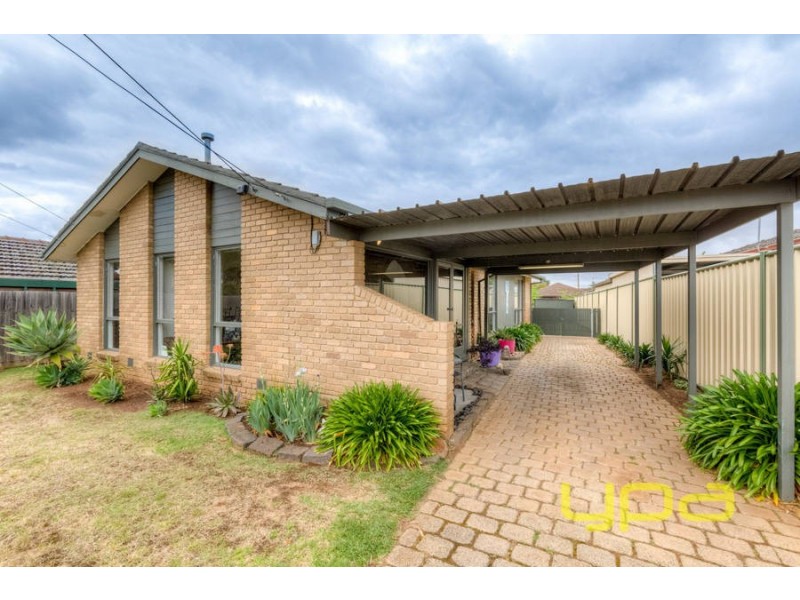 29 Essex Drive, Melton VIC 3337