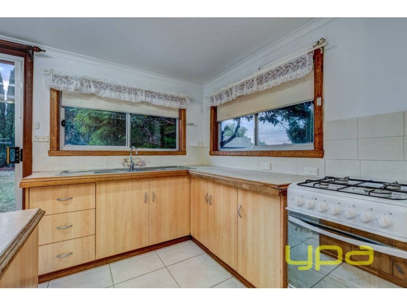 16 Curlew Close, Melton VIC 3337