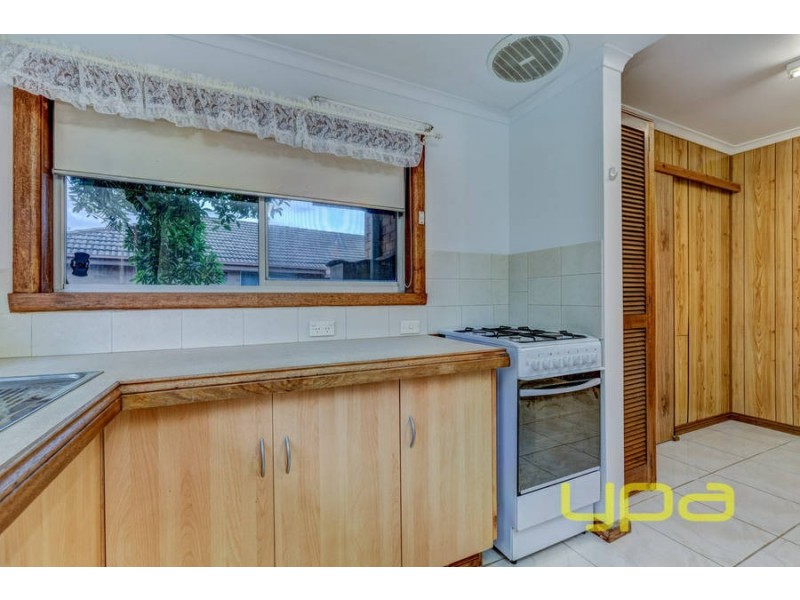 16 Curlew Close, Melton VIC 3337