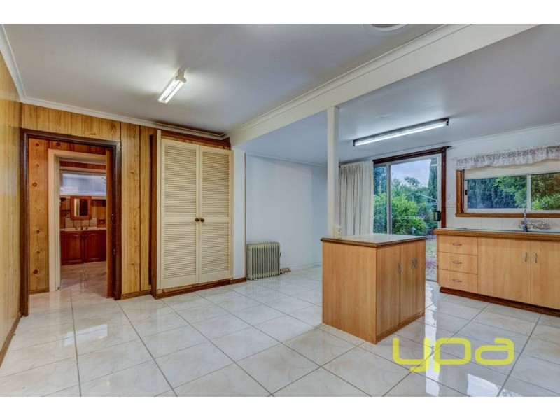 16 Curlew Close, Melton VIC 3337