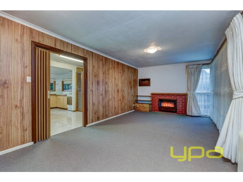 16 Curlew Close, Melton VIC 3337