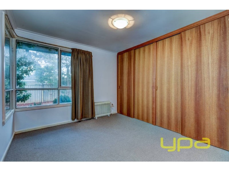 16 Curlew Close, Melton VIC 3337