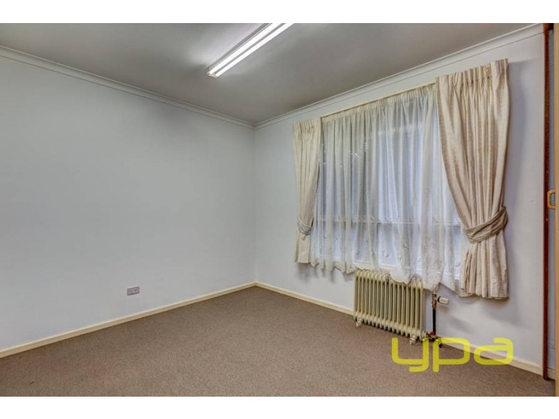 16 Curlew Close, Melton VIC 3337