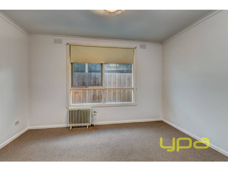 16 Curlew Close, Melton VIC 3337