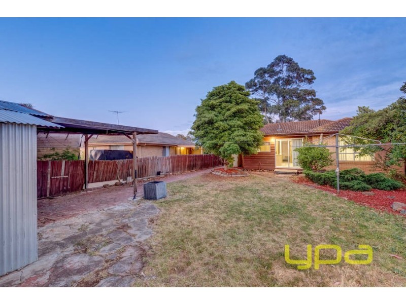 16 Curlew Close, Melton VIC 3337