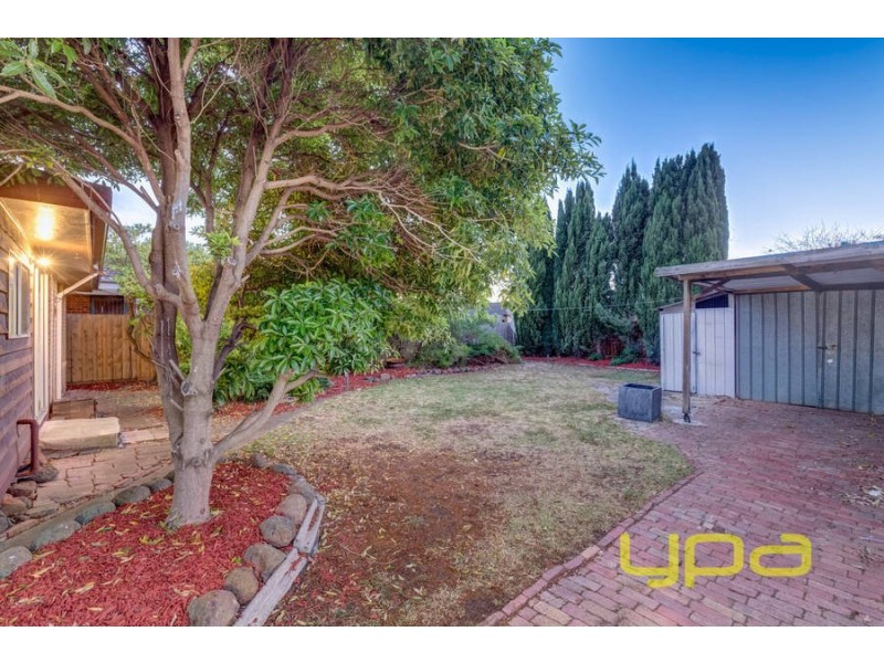 16 Curlew Close, Melton VIC 3337