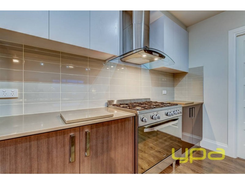 15 Edgewood Drive, Melton West VIC 3337