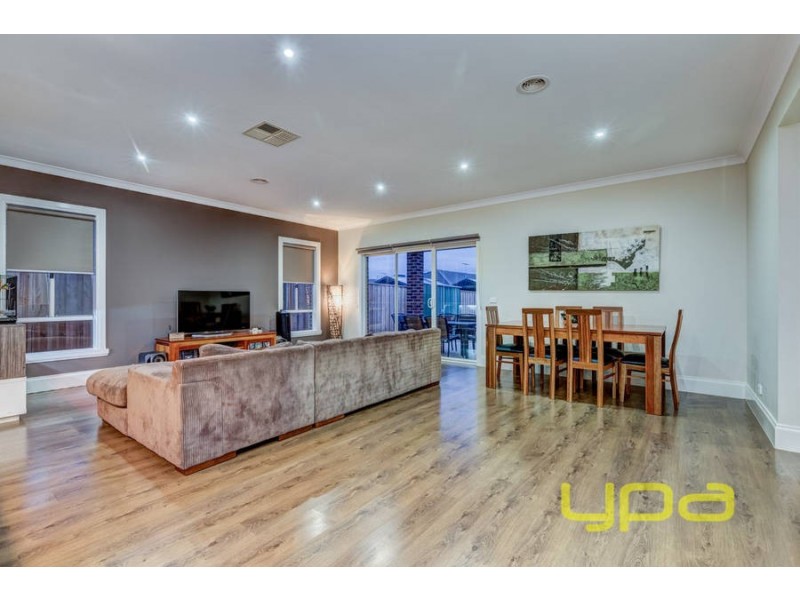 15 Edgewood Drive, Melton West VIC 3337