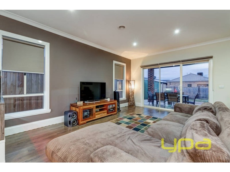 15 Edgewood Drive, Melton West VIC 3337