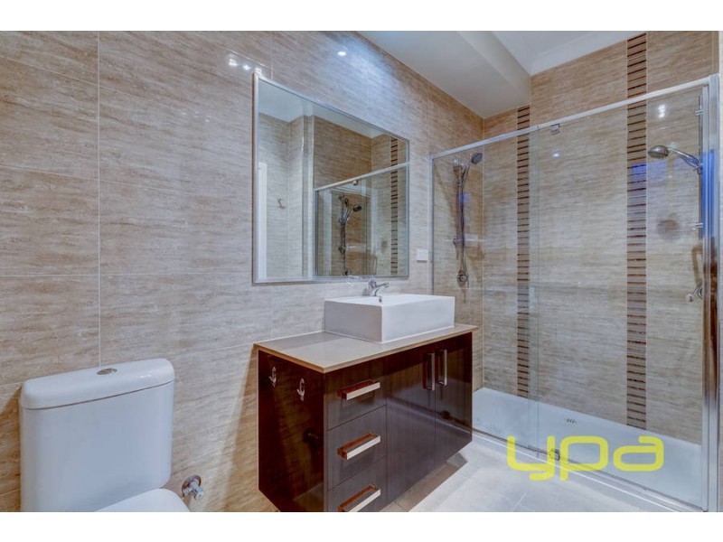 15 Edgewood Drive, Melton West VIC 3337