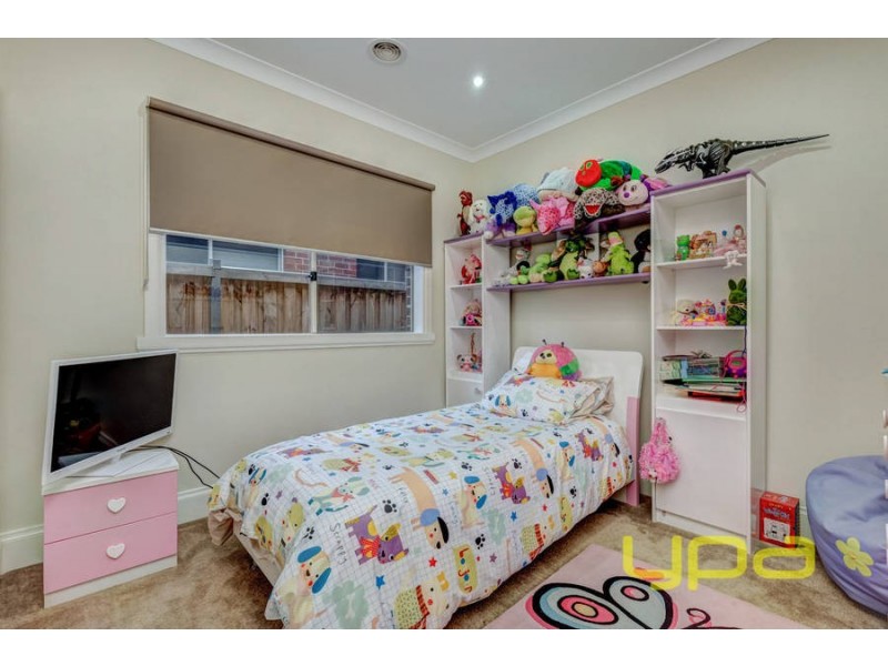 15 Edgewood Drive, Melton West VIC 3337