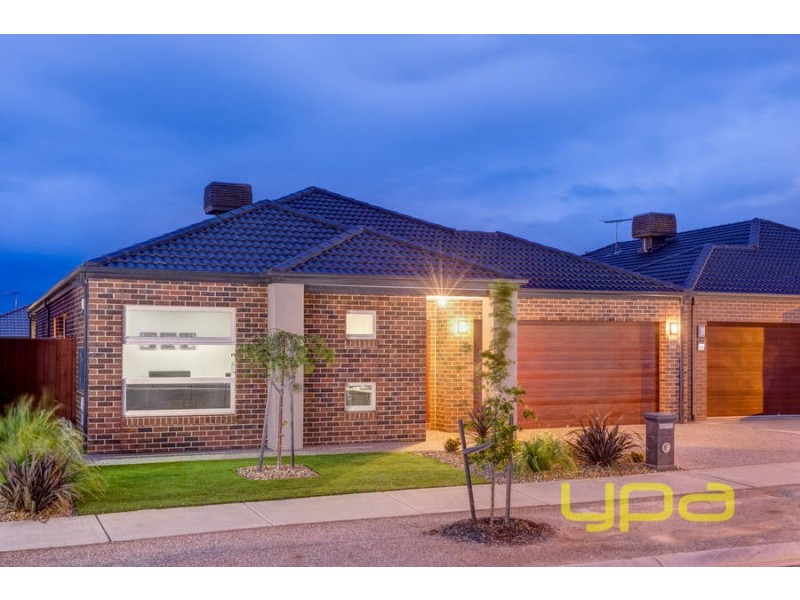 15 Edgewood Drive, Melton West VIC 3337