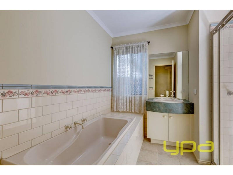 31 Fleetwood Circuit, Melton West VIC 3337