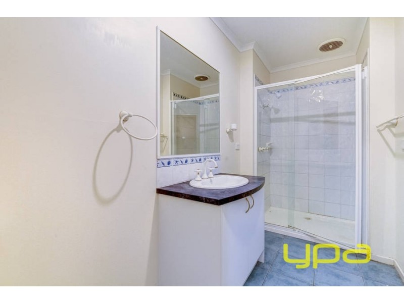 16 Nodosa Grove, Melton West VIC 3337