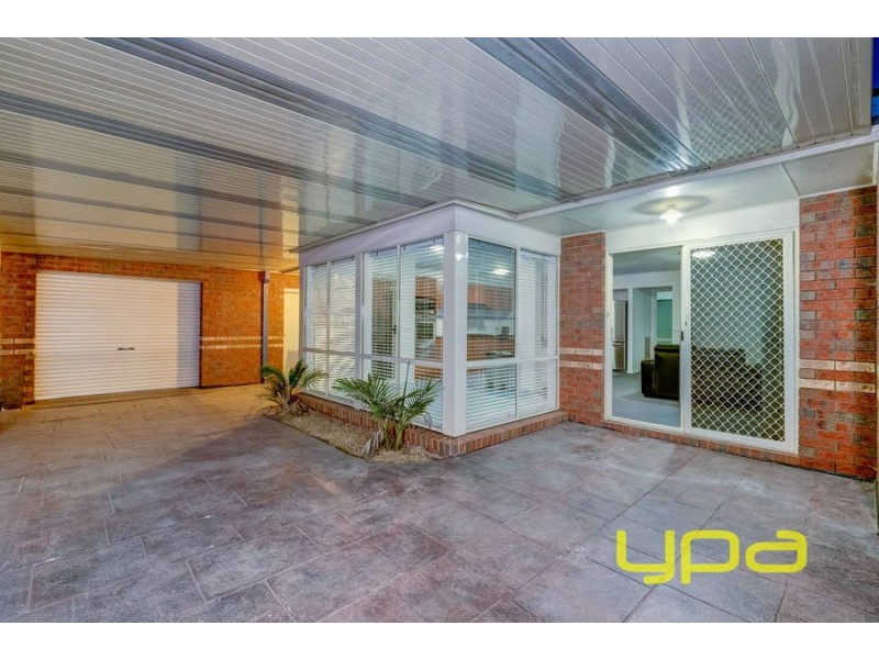 16 Nodosa Grove, Melton West VIC 3337