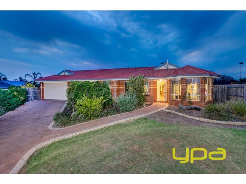 24 Sugarloaf Bend, Brookfield VIC 3338