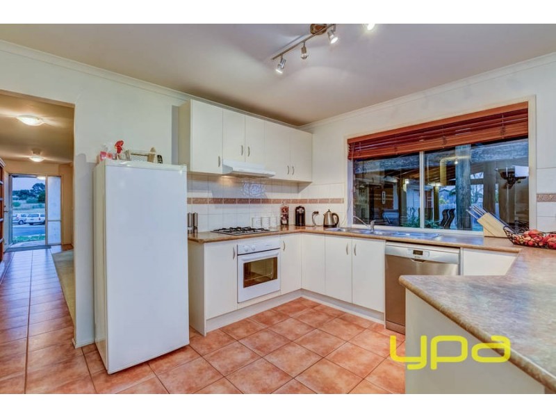 24 Sugarloaf Bend, Brookfield VIC 3338