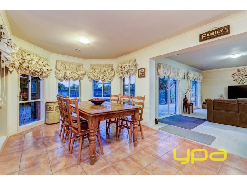 24 Sugarloaf Bend, Brookfield VIC 3338
