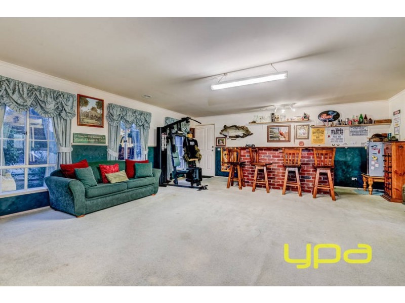 24 Sugarloaf Bend, Brookfield VIC 3338